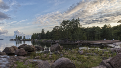 Aurinkotuolit rannalla